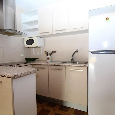 Modern In - 60 M² With Balcony דירה